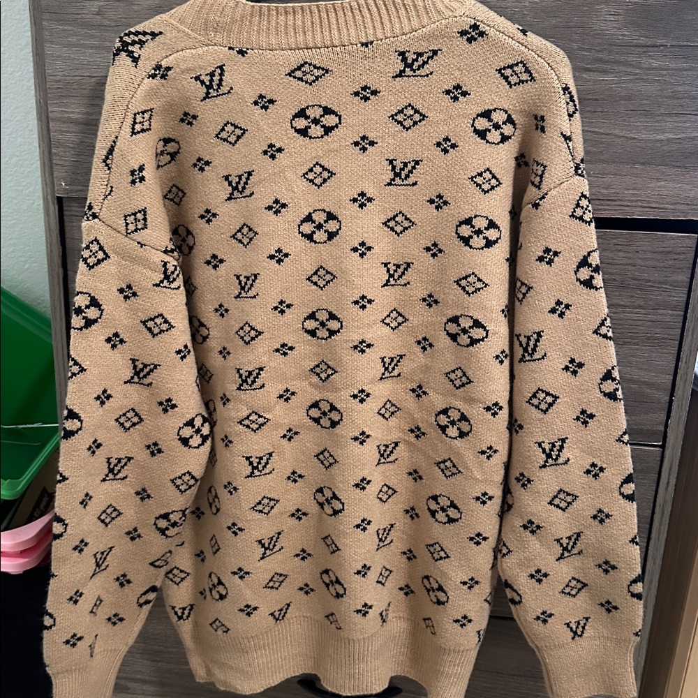 Beige Patterned V-Neck Button Cardigan Sweater - Women - Picture 4 of 4
